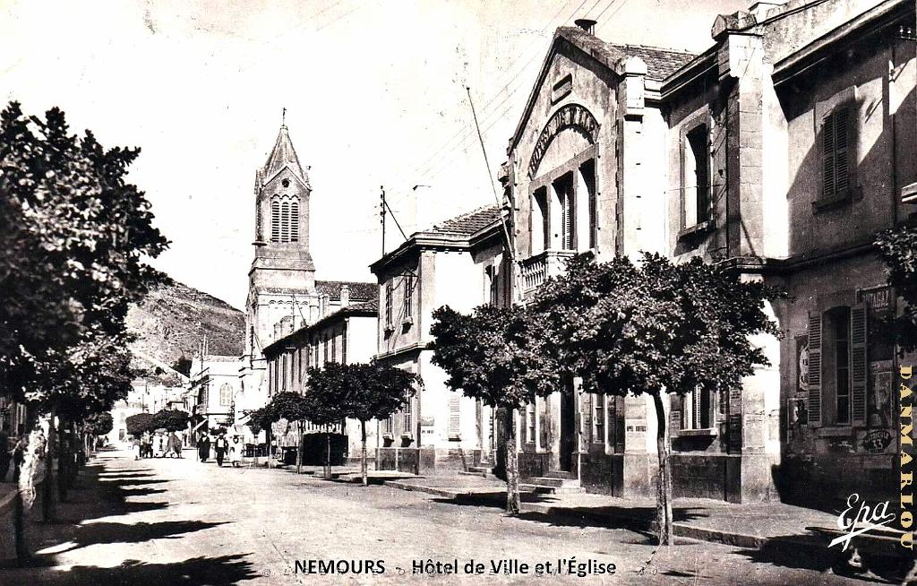 Nemours Rue Gambetta - Hotel de ville et eglise.jpg